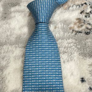 **SOLD** Beautiful Salvatore Ferragamo Tie EUC
